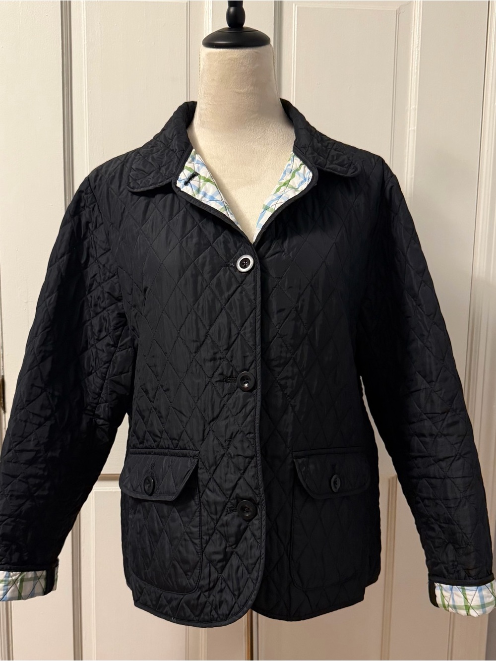 Lands’ End Women’s Black with Plaid Lining Quilted Thermolite Barn Jacket, L